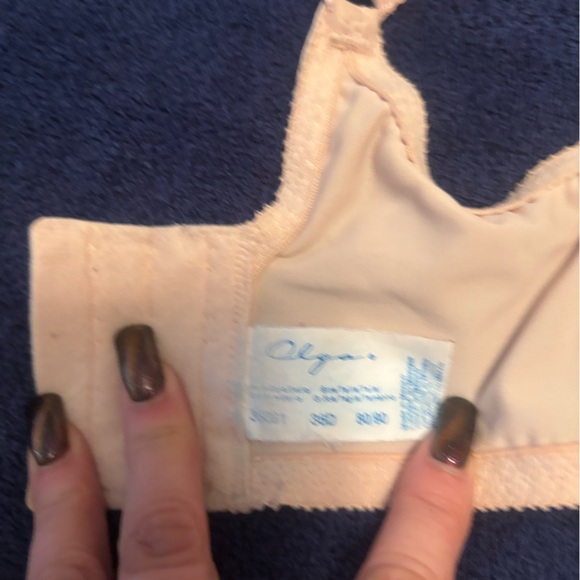 Four very pretty bras two lightly lined , two unlineded - Picture 3 of 11